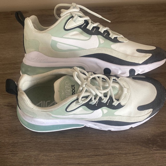 Nike Air Max 270 React (W Size 8) - Picture 2 of 3